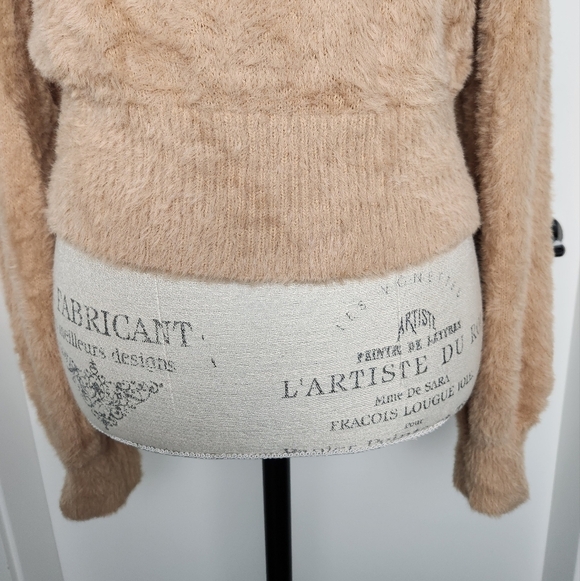 Aritzia crop kitten sweater - Picture 7 of 11